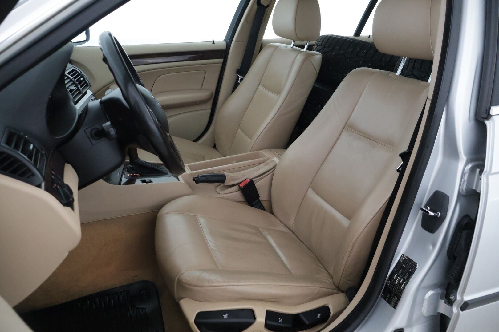 BMW 325 2004 4D 325XI SEDAN AUTOMATIC-EU31-4X4/273 **Myydään huutokaupat.com** - *Myydään huutokaupat.com*