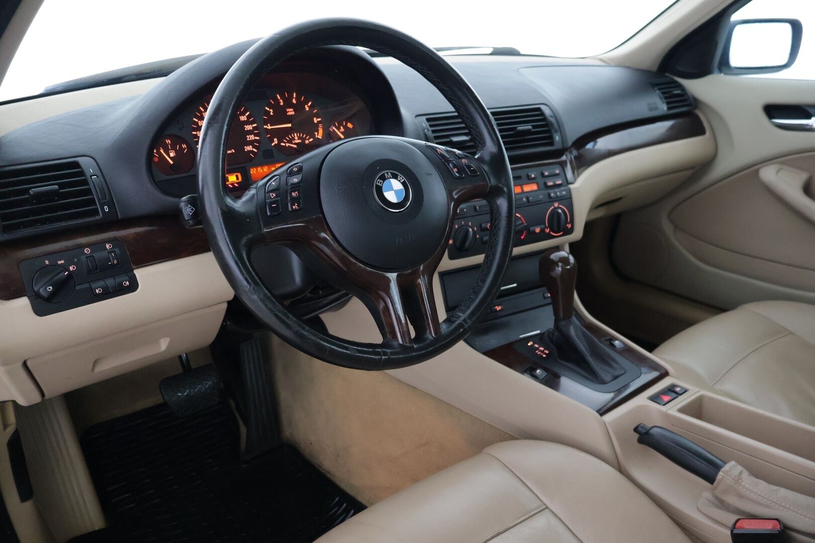BMW 325 2004 4D 325XI SEDAN AUTOMATIC-EU31-4X4/273 **Myydään huutokaupat.com** - *Myydään huutokaupat.com*
