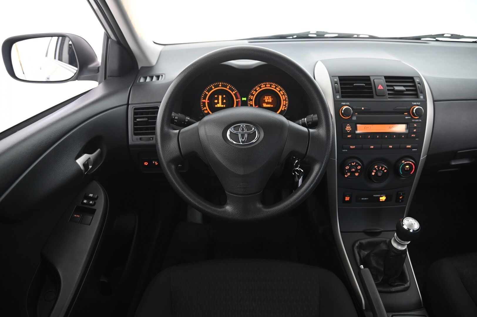 Toyota Corolla 2009 1,33 Dual VVT-i Linea Terra 4ov - Suomi-auto | Lohko | Vähän ajettu! | Juuri huollettu! | 2x renkaat&vanteet