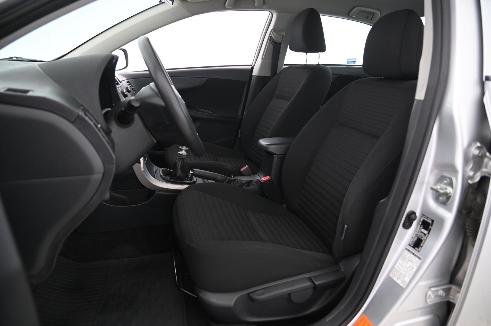 Toyota Corolla 2009 1,33 Dual VVT-i Linea Terra 4ov - Suomi-auto | Lohko | Vähän ajettu! | Juuri huollettu! | 2x renkaat&vanteet
