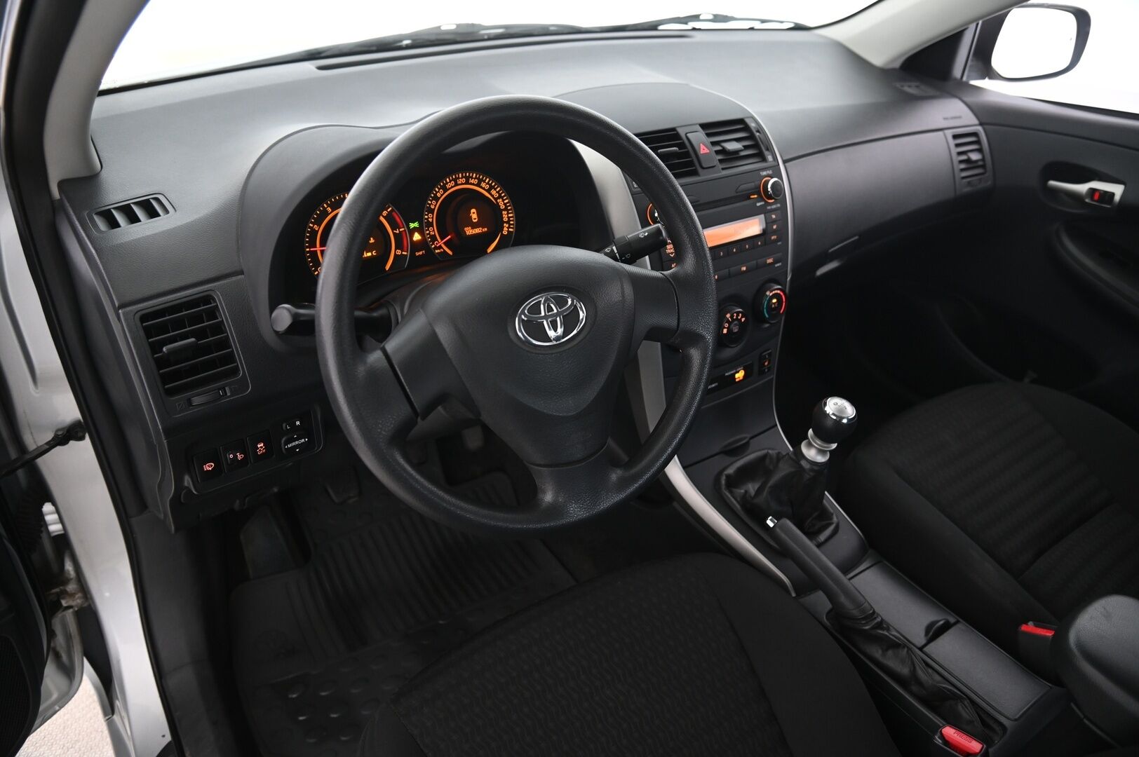 Toyota Corolla 2009 1,33 Dual VVT-i Linea Terra 4ov - Suomi-auto | Lohko | Vähän ajettu! | Juuri huollettu! | 2x renkaat&vanteet