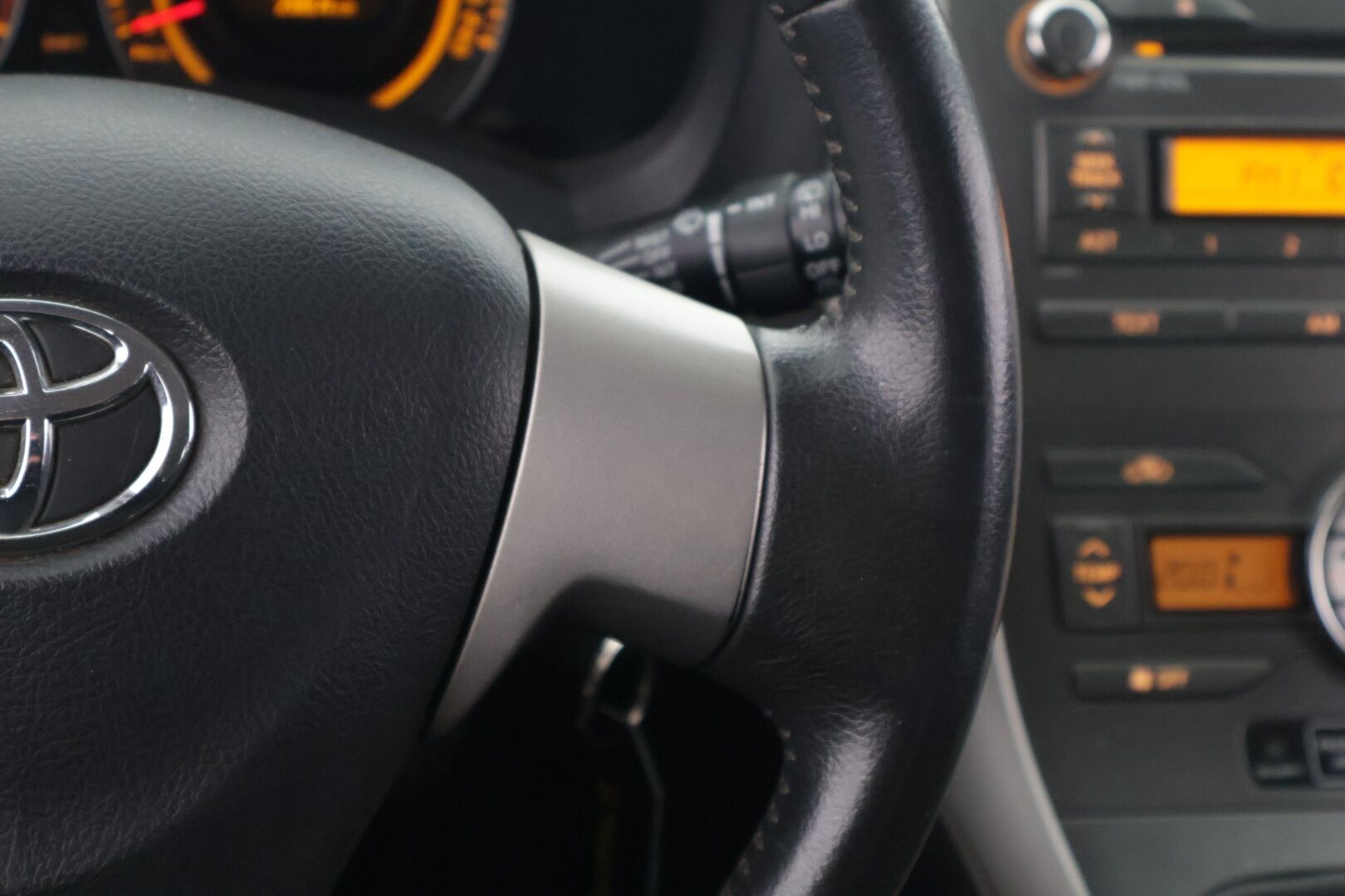 Toyota Auris 2007 Dual VVT-i Linea Sol 5ov - */ MYYDÄÄN HUUTOKAUPAT.COM / Suomi-auto / Ilmastointi / Lohko / Huoltokirja / 2x renkaat /*