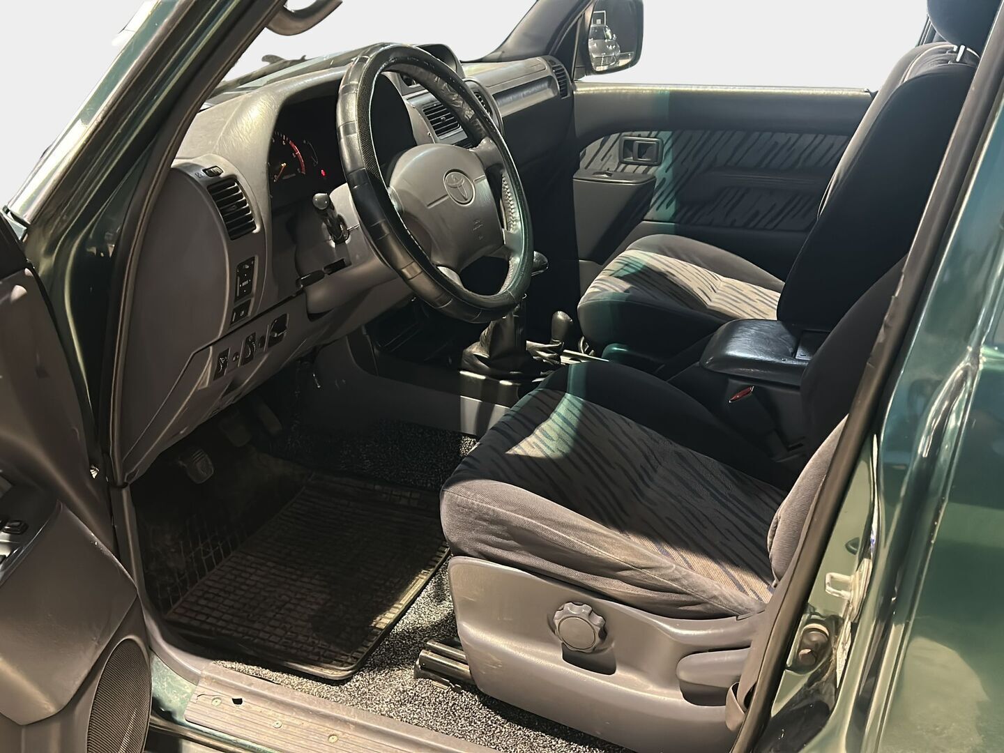 Toyota Land Cruiser 1996 KZJ90 3,0 TurboDiesel 3-ov Pätkä - Harvinainen pätkämalli | Pieni vero | Vetokoukku | Ilmastointi | Alusta läpikäyty | Miehekäs!
