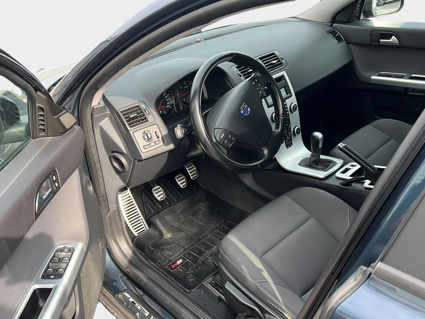 Volvo S40 2011 D3 Classic man - Suomiauto / Webasto / Vakkari / Xenon / 2x Fiksut renkaat / Jakopää tehty hiljattain!