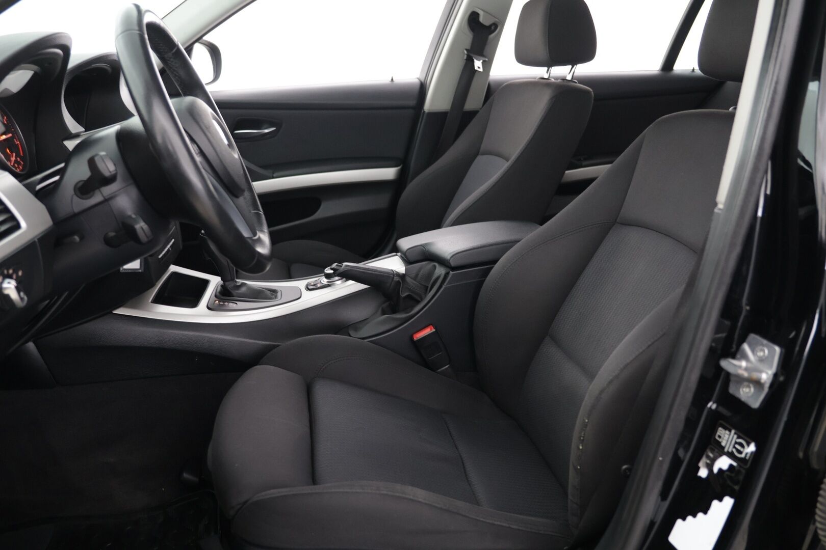 BMW 320 2011 A E91 Touring Limited Business Edition / LCI / KOUKKU! / LOHKO+SISÄ! /*- YritysOutlet - Myydään vain yrityksille -* - Siisti! / Nelikko! / Koukku! / Vakkari! / Lohko+ sisä! /