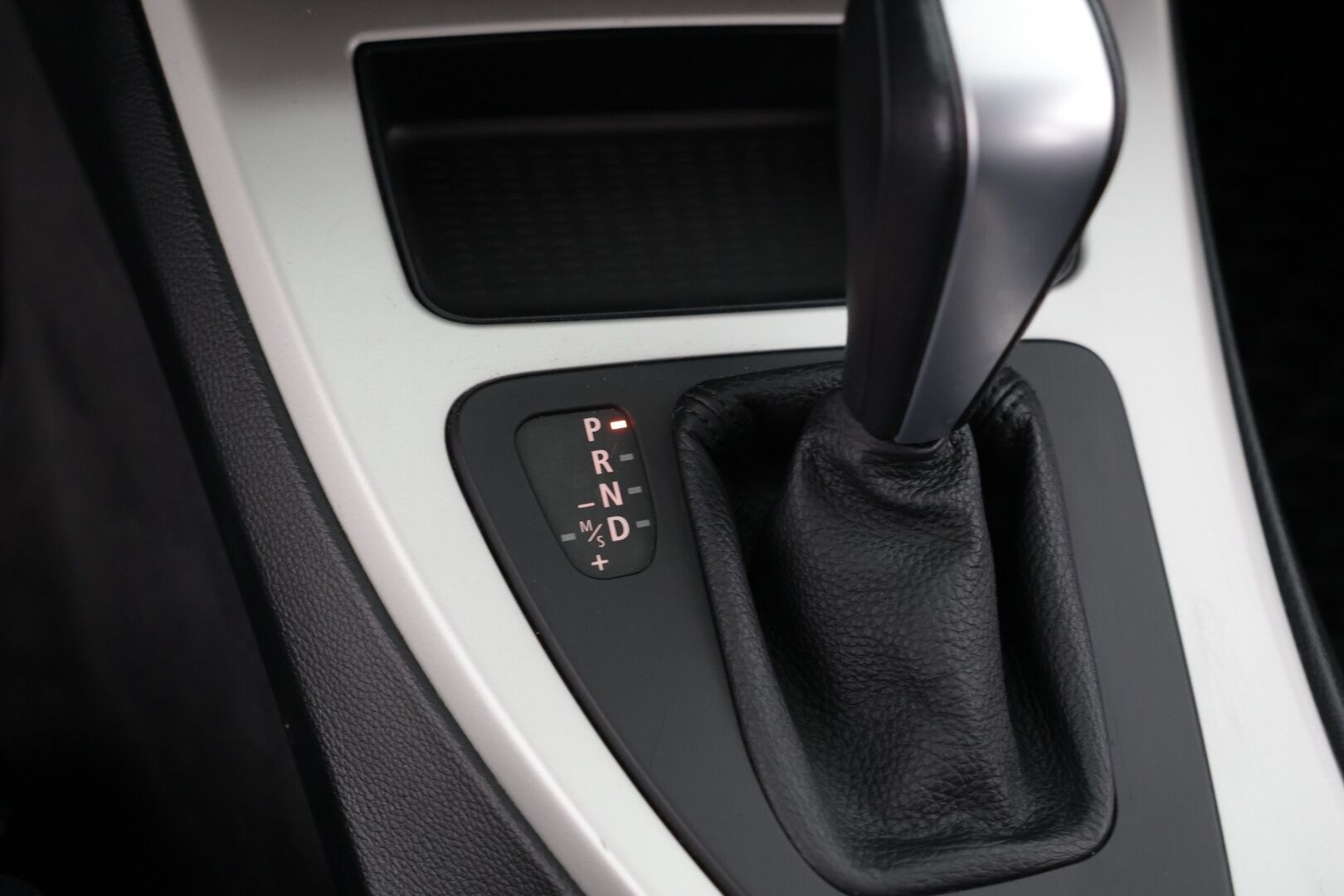 BMW 320 2011 A E91 Touring Limited Business Edition / LCI / KOUKKU! / LOHKO+SISÄ! /*- YritysOutlet - Myydään vain yrityksille -* - Siisti! / Nelikko! / Koukku! / Vakkari! / Lohko+ sisä! /