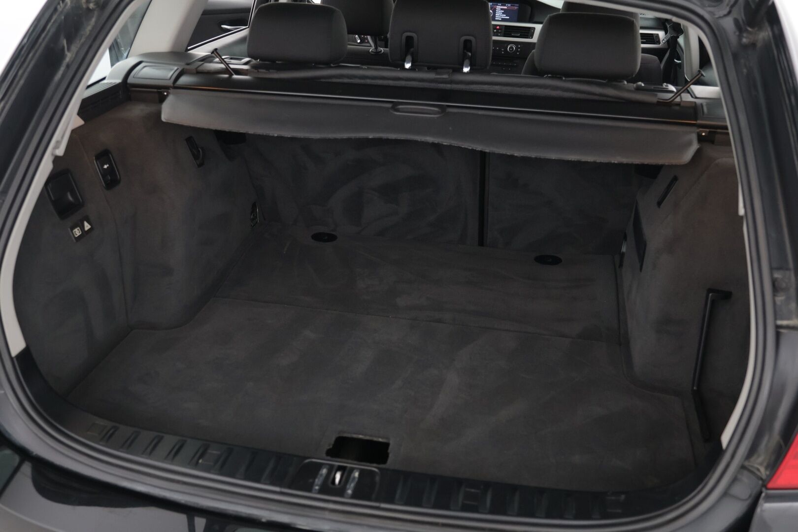 BMW 320 2011 A E91 Touring Limited Business Edition / LCI / KOUKKU! / LOHKO+SISÄ! /*- YritysOutlet - Myydään vain yrityksille -* - Siisti! / Nelikko! / Koukku! / Vakkari! / Lohko+ sisä! /