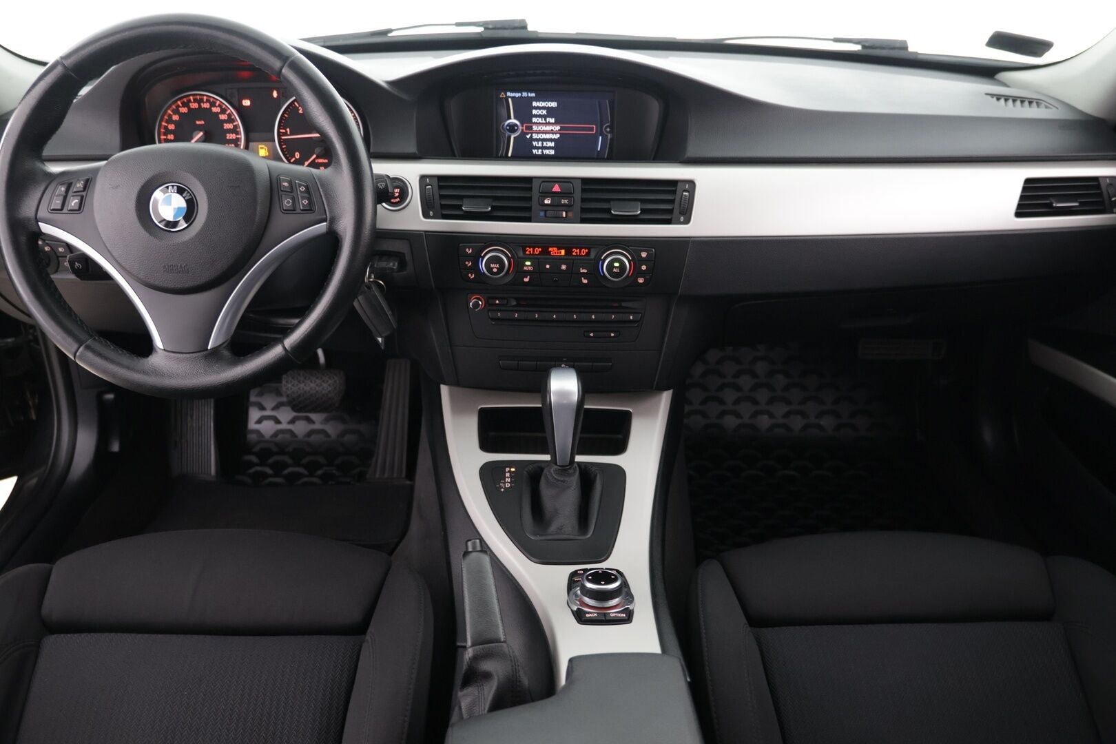 BMW 320 2011 A E91 Touring Limited Business Edition / LCI / KOUKKU! / LOHKO+SISÄ! /*- YritysOutlet - Myydään vain yrityksille -* - Siisti! / Nelikko! / Koukku! / Vakkari! / Lohko+ sisä! /