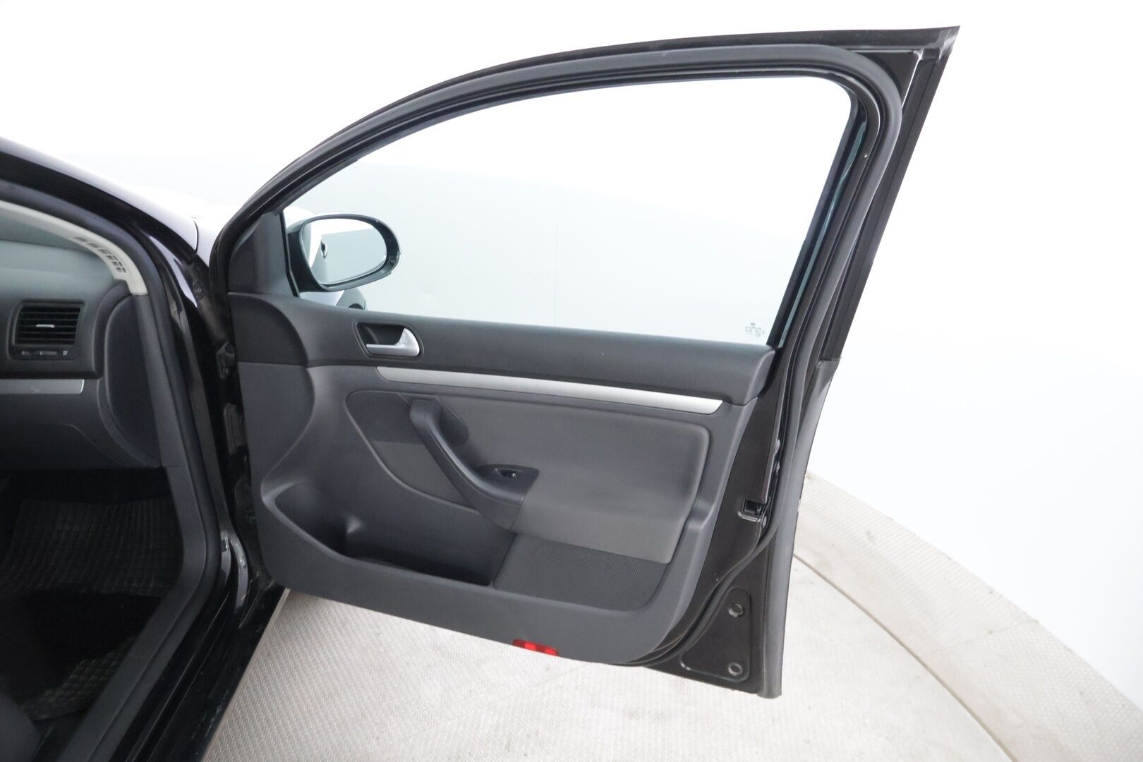Volkswagen Golf 2007 Comfortline 1,6 FSI 85 kW 4d * - YritysOutlet - Myydään vain yrityksille - * Tämä auto myydään YritysOutlet -valikoimasta vain yritykselle *