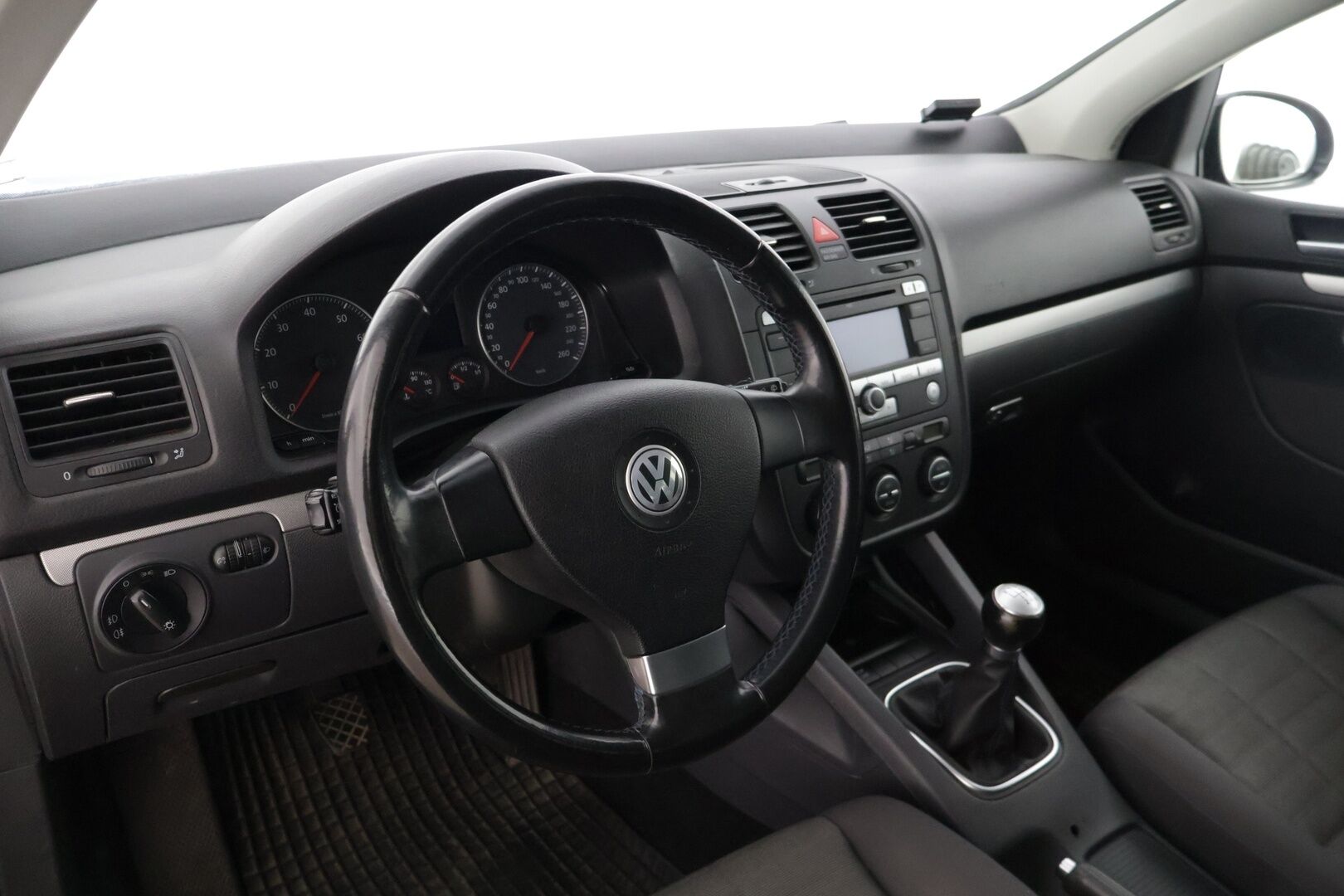 Volkswagen Golf 2007 Comfortline 1,6 FSI 85 kW 4d * - YritysOutlet - Myydään vain yrityksille - * Tämä auto myydään YritysOutlet -valikoimasta vain yritykselle *