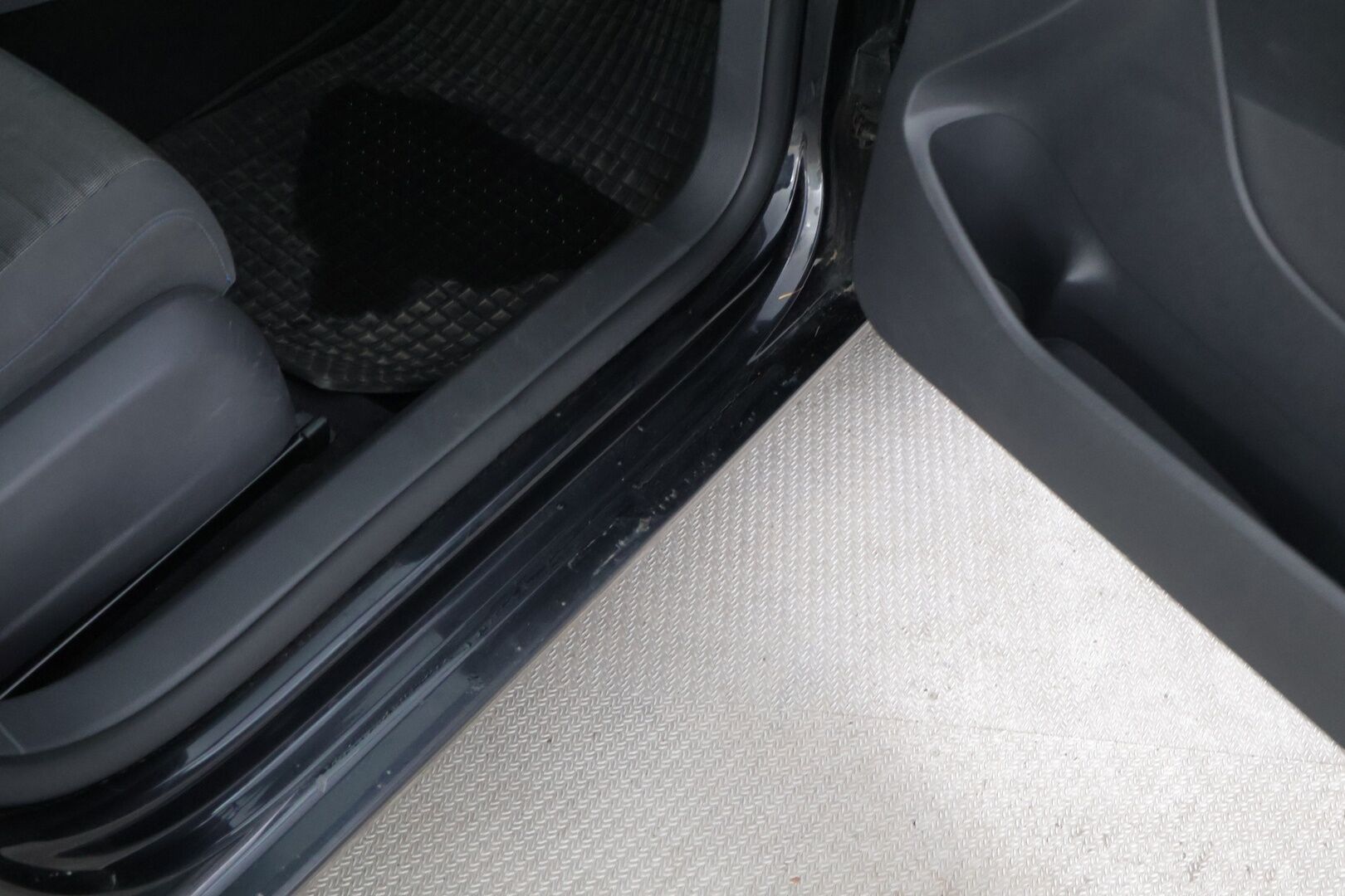 Volkswagen Golf 2007 Comfortline 1,6 FSI 85 kW 4d * - YritysOutlet - Myydään vain yrityksille - * Tämä auto myydään YritysOutlet -valikoimasta vain yritykselle *