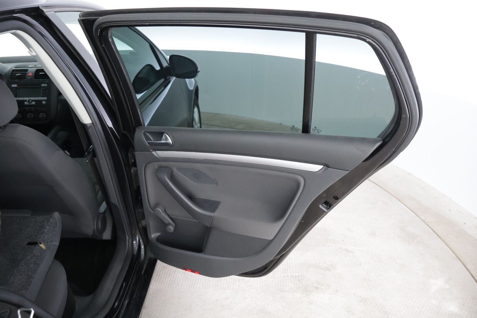 Volkswagen Golf 2007 Comfortline 1,6 FSI 85 kW 4d * - YritysOutlet - Myydään vain yrityksille - * Tämä auto myydään YritysOutlet -valikoimasta vain yritykselle *