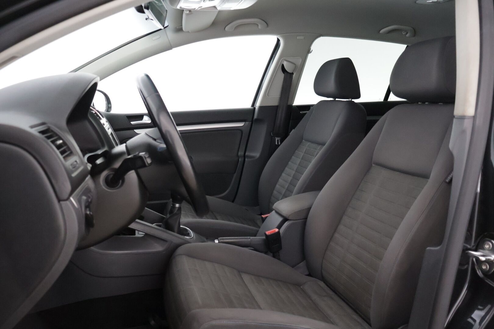 Volkswagen Golf 2007 Comfortline 1,6 FSI 85 kW 4d * - YritysOutlet - Myydään vain yrityksille - * Tämä auto myydään YritysOutlet -valikoimasta vain yritykselle *