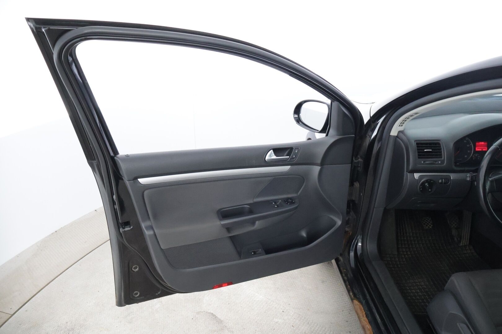 Volkswagen Golf 2007 Comfortline 1,6 FSI 85 kW 4d * - YritysOutlet - Myydään vain yrityksille - * Tämä auto myydään YritysOutlet -valikoimasta vain yritykselle *