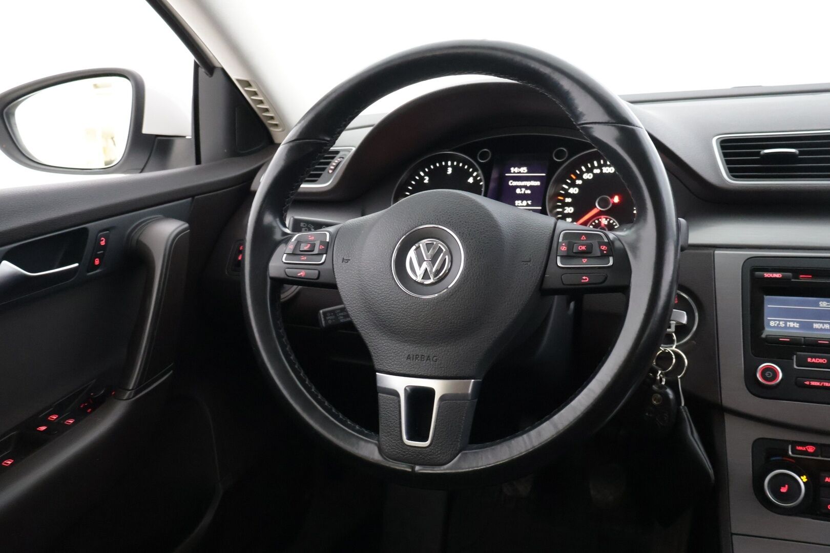 Volkswagen Passat 2012 Variant Comfortline 1,6 TDI 77 kW * YritysOutlet - Myydään vain yrityksille / Webasto / Vakkari / Vetokoukku / Sähkökontti * - * Tämä auto myydään YritysOutlet -valikoimasta vain yritykselle / Kahdet renkaat omilla alumiinivanteilla! *