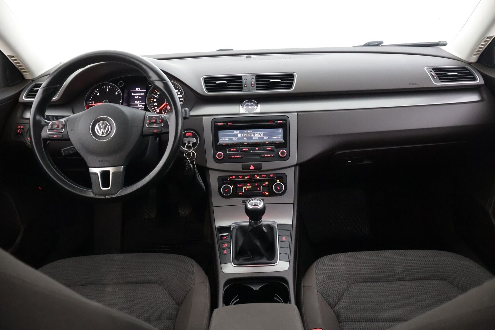 Volkswagen Passat 2012 Variant Comfortline 1,6 TDI 77 kW * YritysOutlet - Myydään vain yrityksille / Webasto / Vakkari / Vetokoukku / Sähkökontti * - * Tämä auto myydään YritysOutlet -valikoimasta vain yritykselle / Kahdet renkaat omilla alumiinivanteilla! *