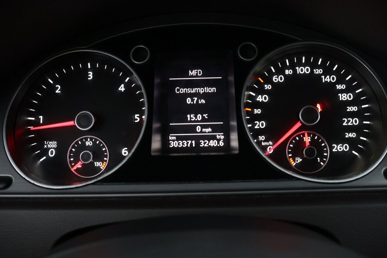 Volkswagen Passat 2012 Variant Comfortline 1,6 TDI 77 kW * YritysOutlet - Myydään vain yrityksille / Webasto / Vakkari / Vetokoukku / Sähkökontti * - * Tämä auto myydään YritysOutlet -valikoimasta vain yritykselle / Kahdet renkaat omilla alumiinivanteilla! *