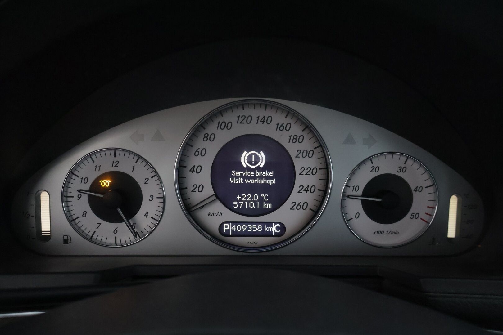 Mercedes-Benz E 2004 320 CDI A Avantgarde T * HUIPPUVARUSTELTU / ILMASTOIDUT NAHKAPENKIT / HARMAN KARDON / VAKKARI * YritysOutlet - Myydään vain yrityksille * - Tämä auto myydään YritysOutlet -valikoimasta vain yritykselle