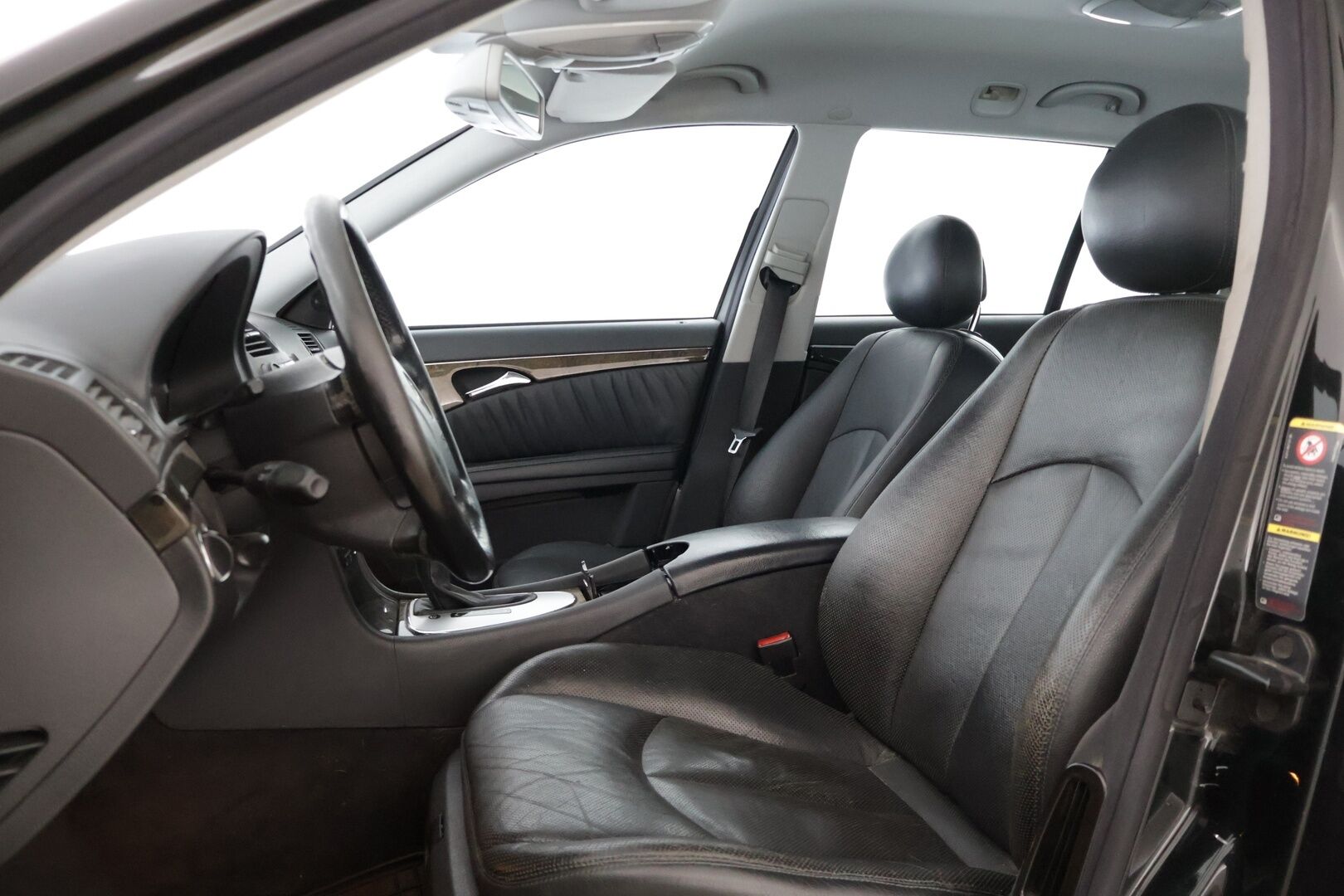 Mercedes-Benz E 2004 320 CDI A Avantgarde T * HUIPPUVARUSTELTU / ILMASTOIDUT NAHKAPENKIT / HARMAN KARDON / VAKKARI * YritysOutlet - Myydään vain yrityksille * - Tämä auto myydään YritysOutlet -valikoimasta vain yritykselle
