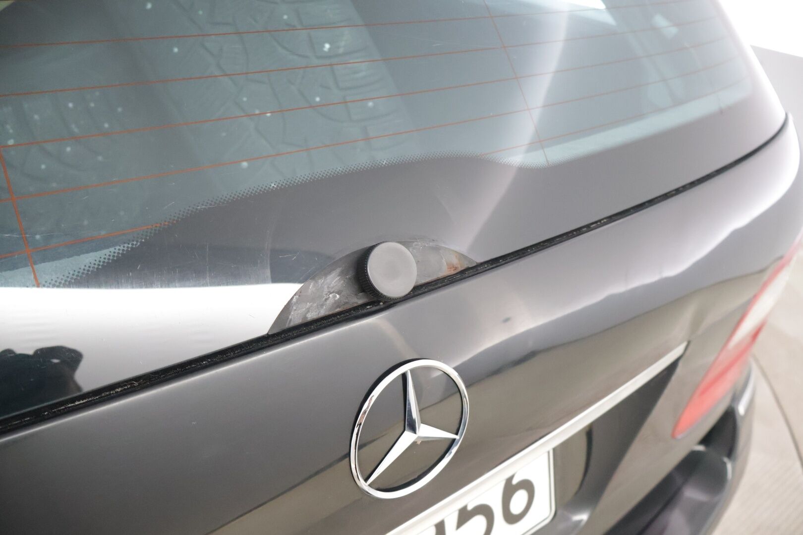 Mercedes-Benz E 2004 320 CDI A Avantgarde T * HUIPPUVARUSTELTU / ILMASTOIDUT NAHKAPENKIT / HARMAN KARDON / VAKKARI * YritysOutlet - Myydään vain yrityksille * - Tämä auto myydään YritysOutlet -valikoimasta vain yritykselle