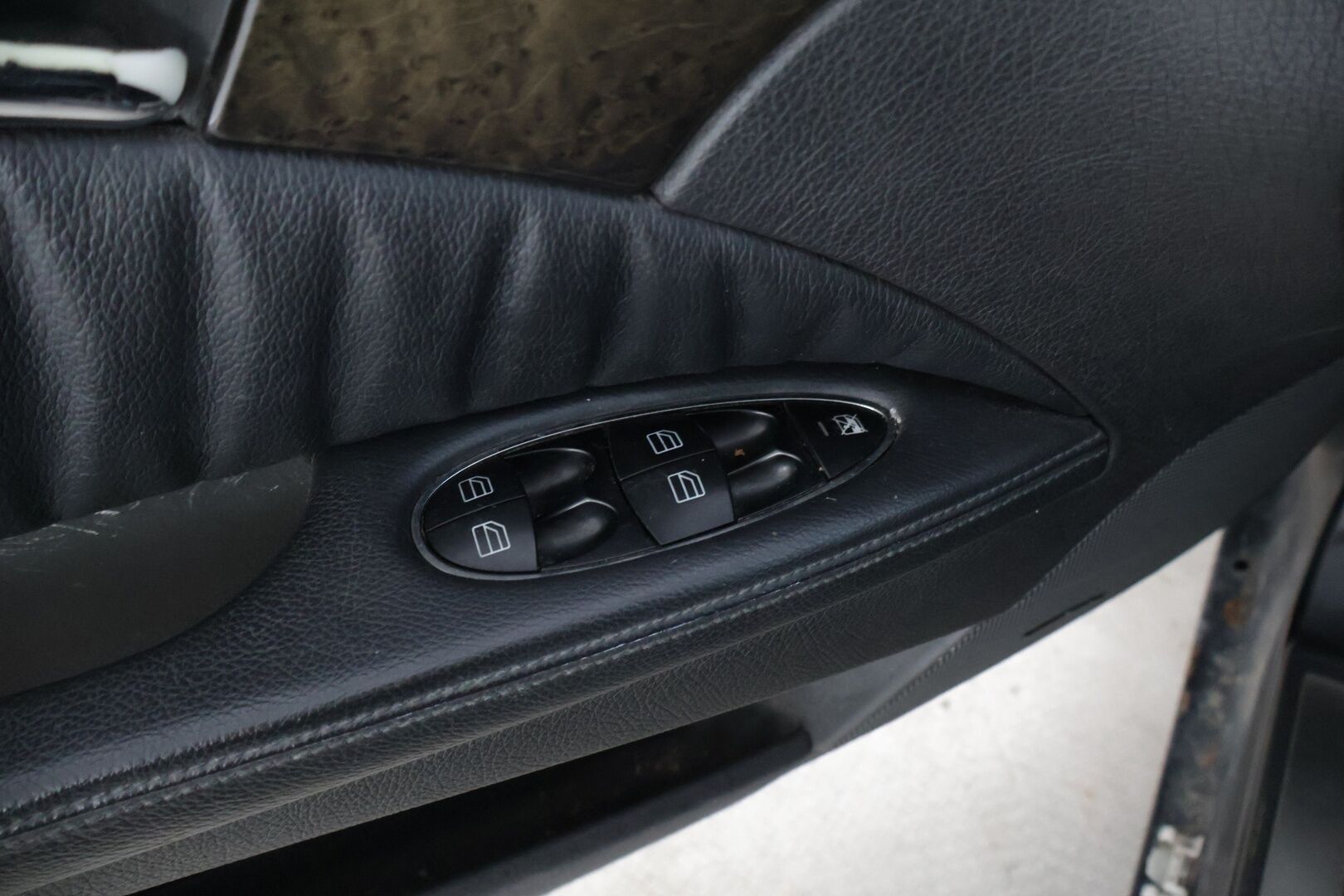 Mercedes-Benz E 2004 320 CDI A Avantgarde T * HUIPPUVARUSTELTU / ILMASTOIDUT NAHKAPENKIT / HARMAN KARDON / VAKKARI * YritysOutlet - Myydään vain yrityksille * - Tämä auto myydään YritysOutlet -valikoimasta vain yritykselle