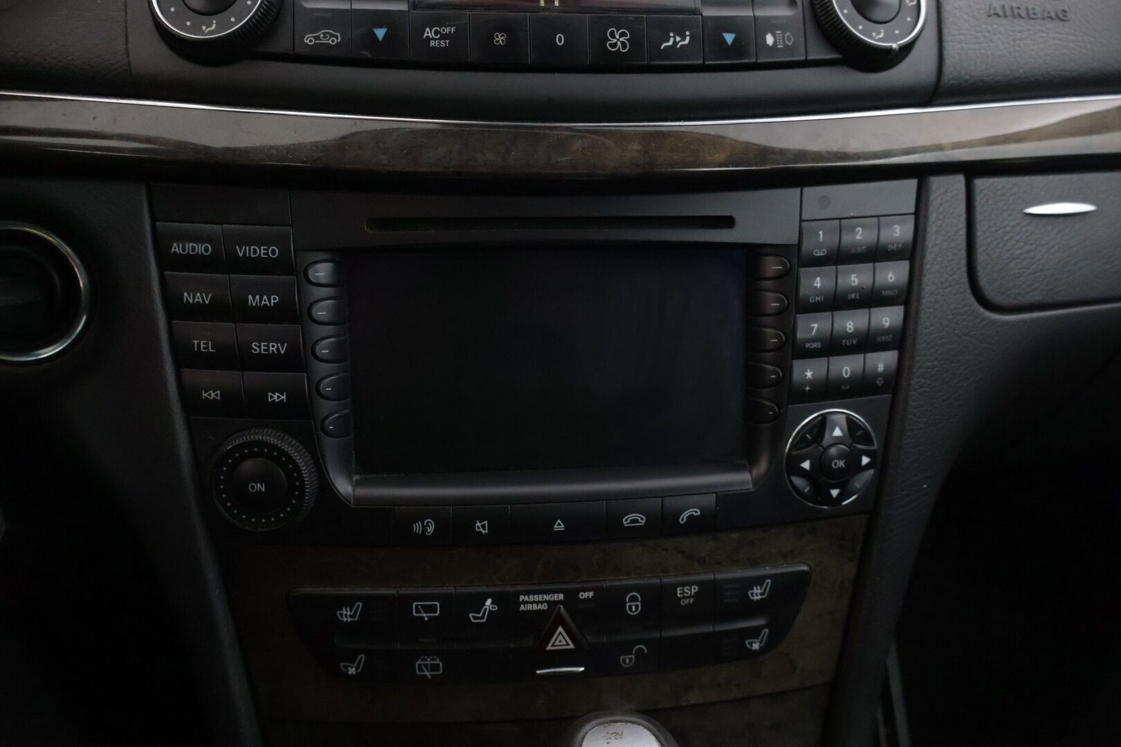 Mercedes-Benz E 2004 320 CDI A Avantgarde T * HUIPPUVARUSTELTU / ILMASTOIDUT NAHKAPENKIT / HARMAN KARDON / VAKKARI * YritysOutlet - Myydään vain yrityksille * - Tämä auto myydään YritysOutlet -valikoimasta vain yritykselle
