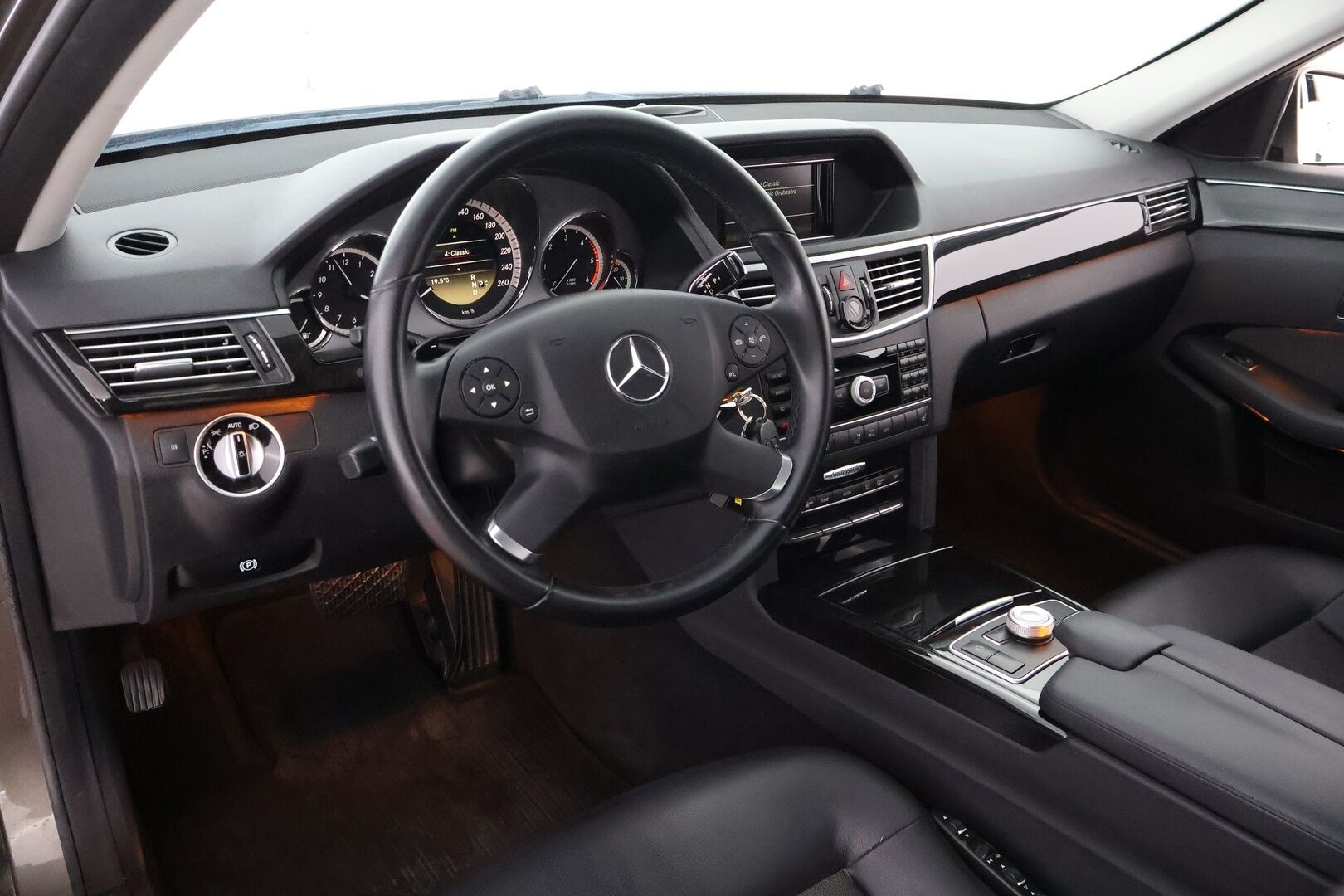 Mercedes-Benz E 2011 250 CDI BE A Premium Business - Webasto / Ortopedi puolinahat / Comad-navi / Lohkolämmitin / Vakkari / Tutkat / Suomiauto / Juuri saapunut Tampereelle!