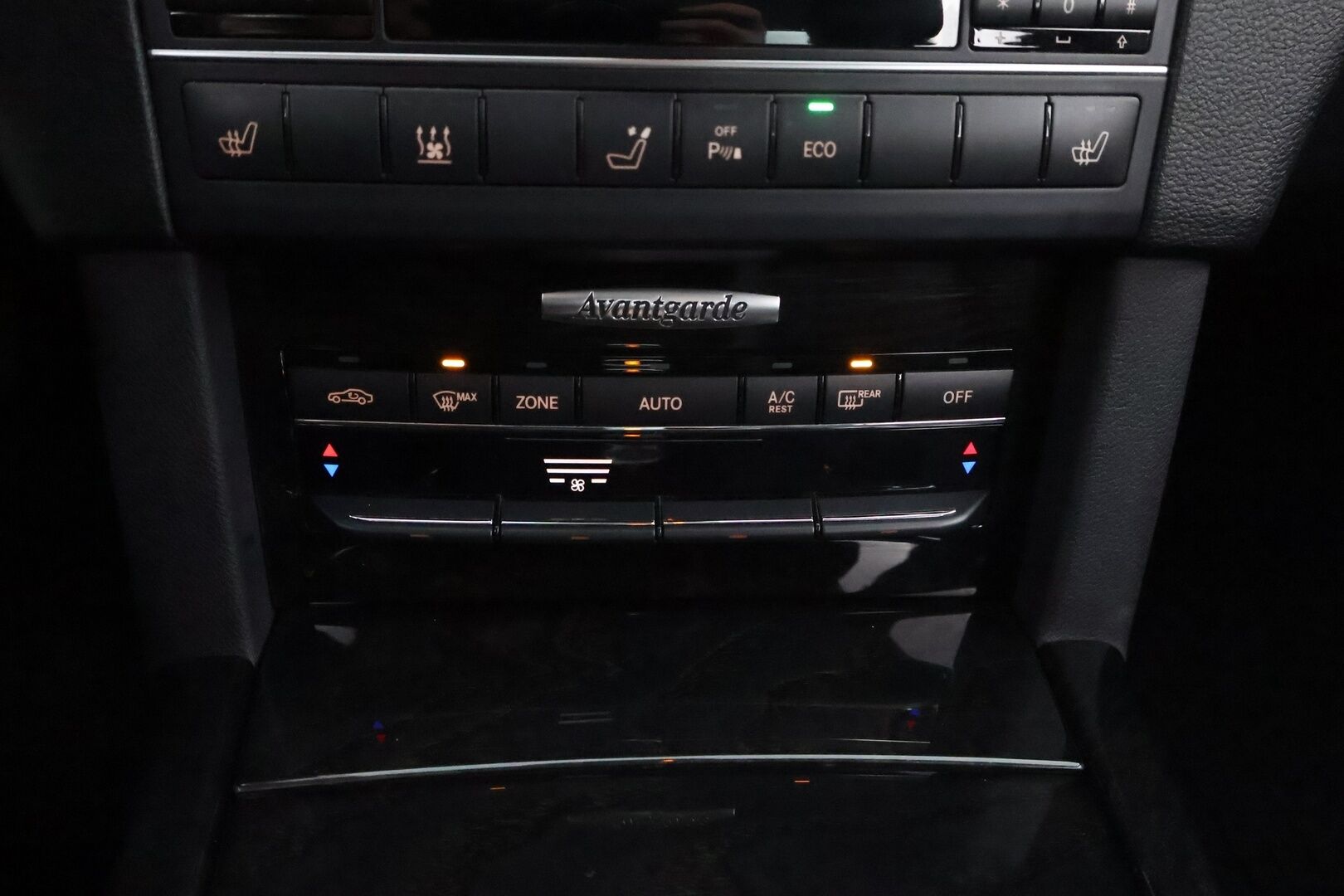 Mercedes-Benz E 2011 250 CDI BE A Premium Business - Webasto / Ortopedi puolinahat / Comad-navi / Lohkolämmitin / Vakkari / Tutkat / Suomiauto / Juuri saapunut Tampereelle!
