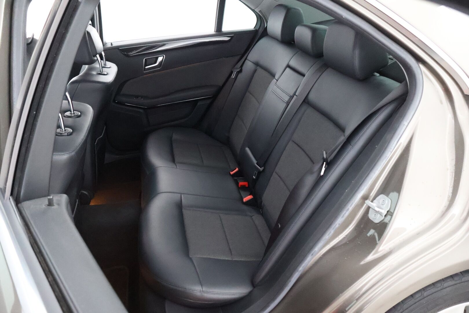 Mercedes-Benz E 2011 250 CDI BE A Premium Business - Webasto / Ortopedi puolinahat / Comad-navi / Lohkolämmitin / Vakkari / Tutkat / Suomiauto / Juuri saapunut Tampereelle!