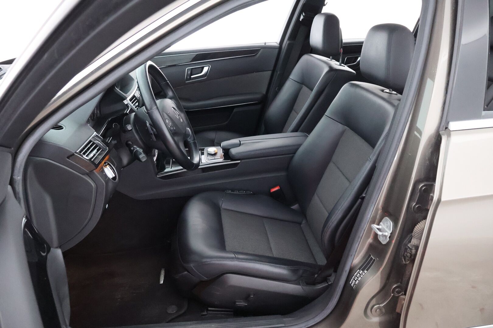 Mercedes-Benz E 2011 250 CDI BE A Premium Business - Webasto / Ortopedi puolinahat / Comad-navi / Lohkolämmitin / Vakkari / Tutkat / Suomiauto / Juuri saapunut Tampereelle!