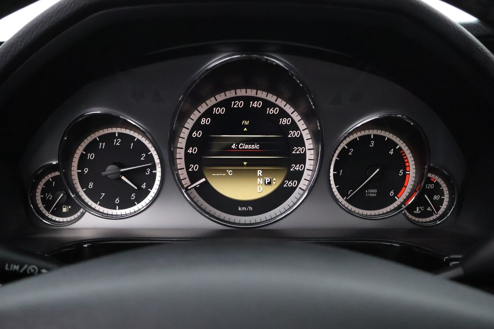 Mercedes-Benz E 2011 250 CDI BE A Premium Business - Webasto / Ortopedi puolinahat / Comad-navi / Lohkolämmitin / Vakkari / Tutkat / Suomiauto / Juuri saapunut Tampereelle!
