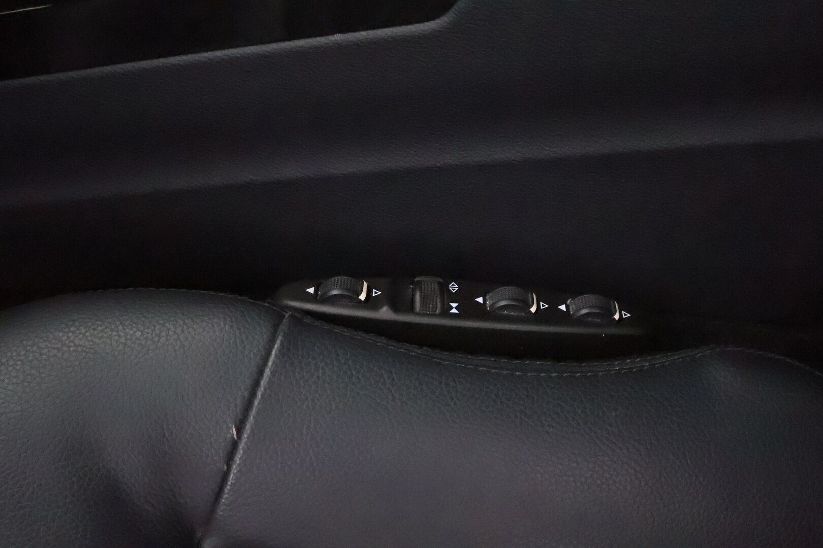 Mercedes-Benz E 2011 250 CDI BE A Premium Business - Webasto / Ortopedi puolinahat / Comad-navi / Lohkolämmitin / Vakkari / Tutkat / Suomiauto / Juuri saapunut Tampereelle!