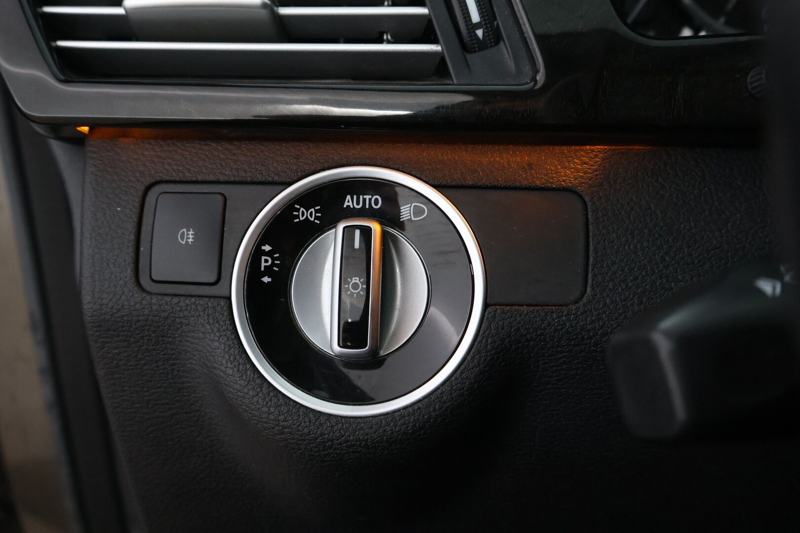 Mercedes-Benz E 2011 250 CDI BE A Premium Business - Webasto / Ortopedi puolinahat / Comad-navi / Lohkolämmitin / Vakkari / Tutkat / Suomiauto / Juuri saapunut Tampereelle!