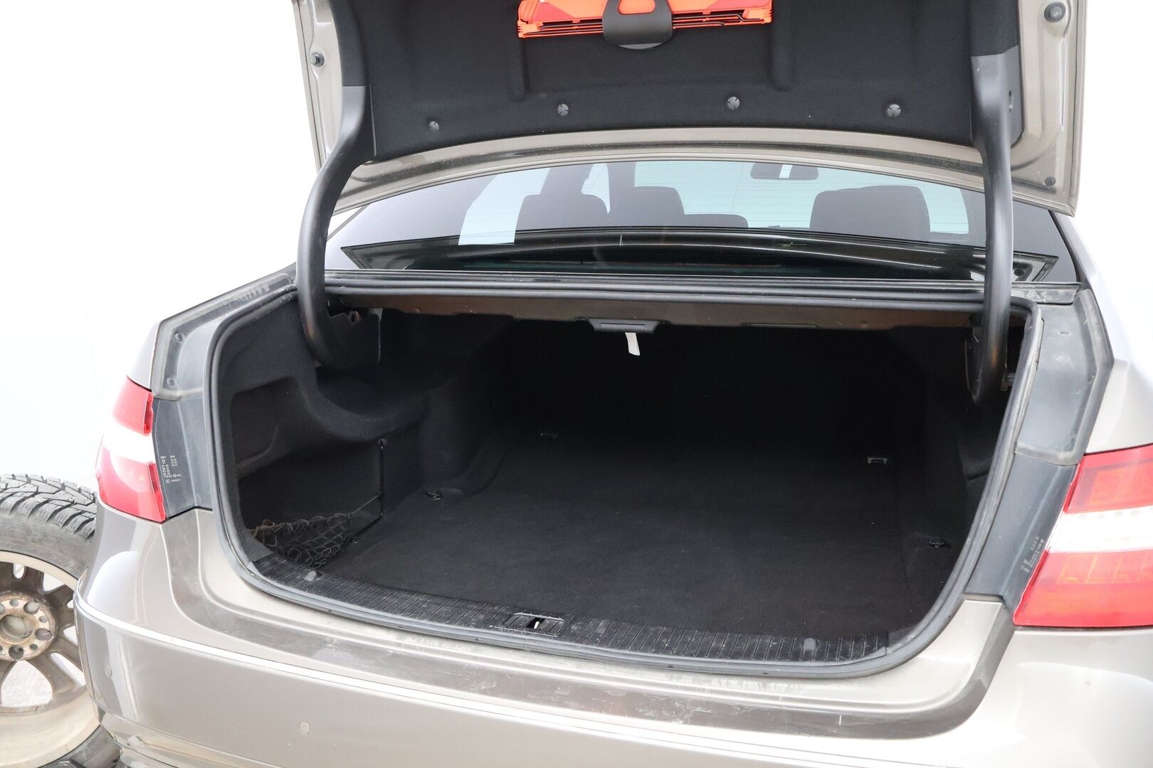 Mercedes-Benz E 2011 250 CDI BE A Premium Business - Webasto / Ortopedi puolinahat / Comad-navi / Lohkolämmitin / Vakkari / Tutkat / Suomiauto / Juuri saapunut Tampereelle!