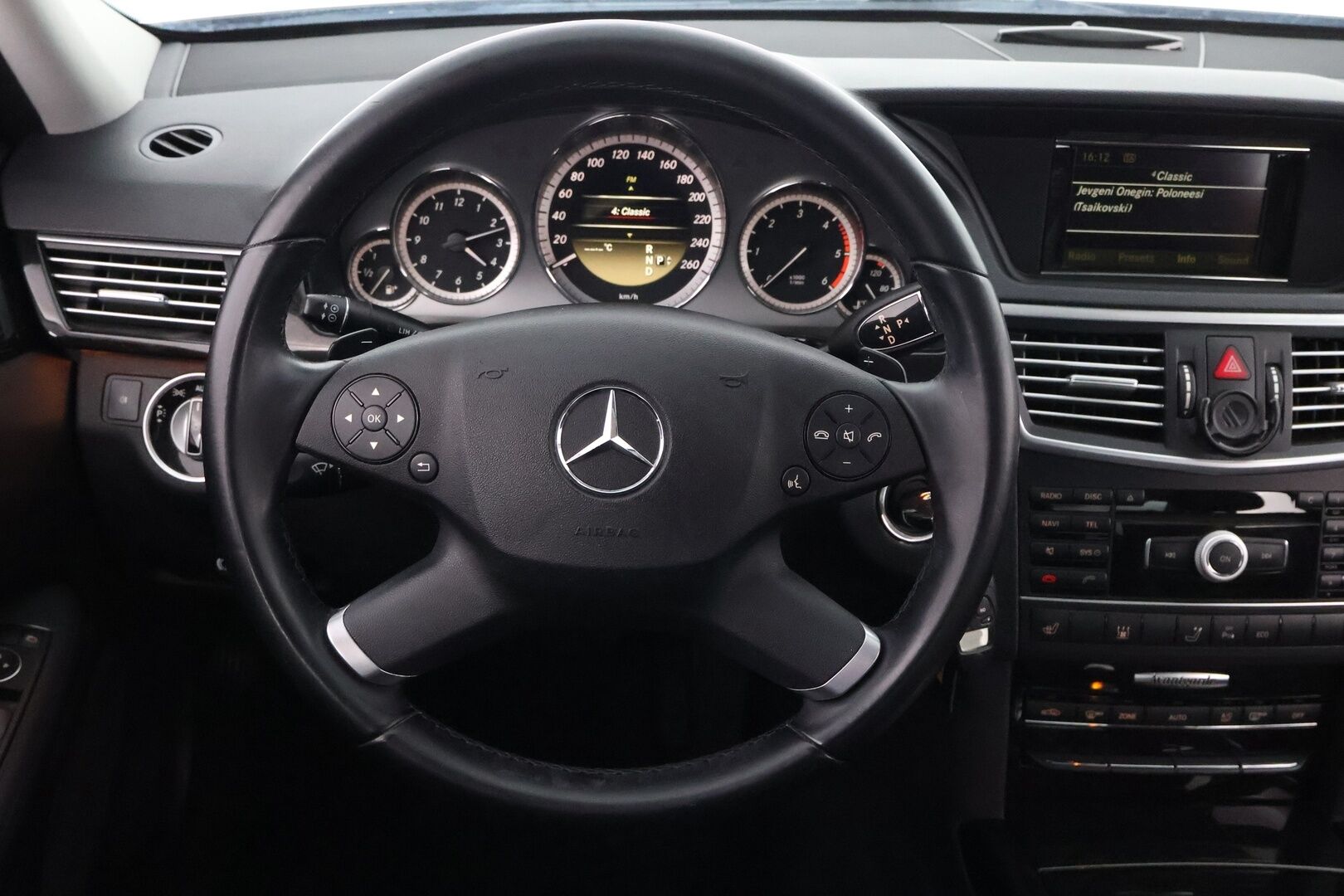 Mercedes-Benz E 2011 250 CDI BE A Premium Business - Webasto / Ortopedi puolinahat / Comad-navi / Lohkolämmitin / Vakkari / Tutkat / Suomiauto / Juuri saapunut Tampereelle!