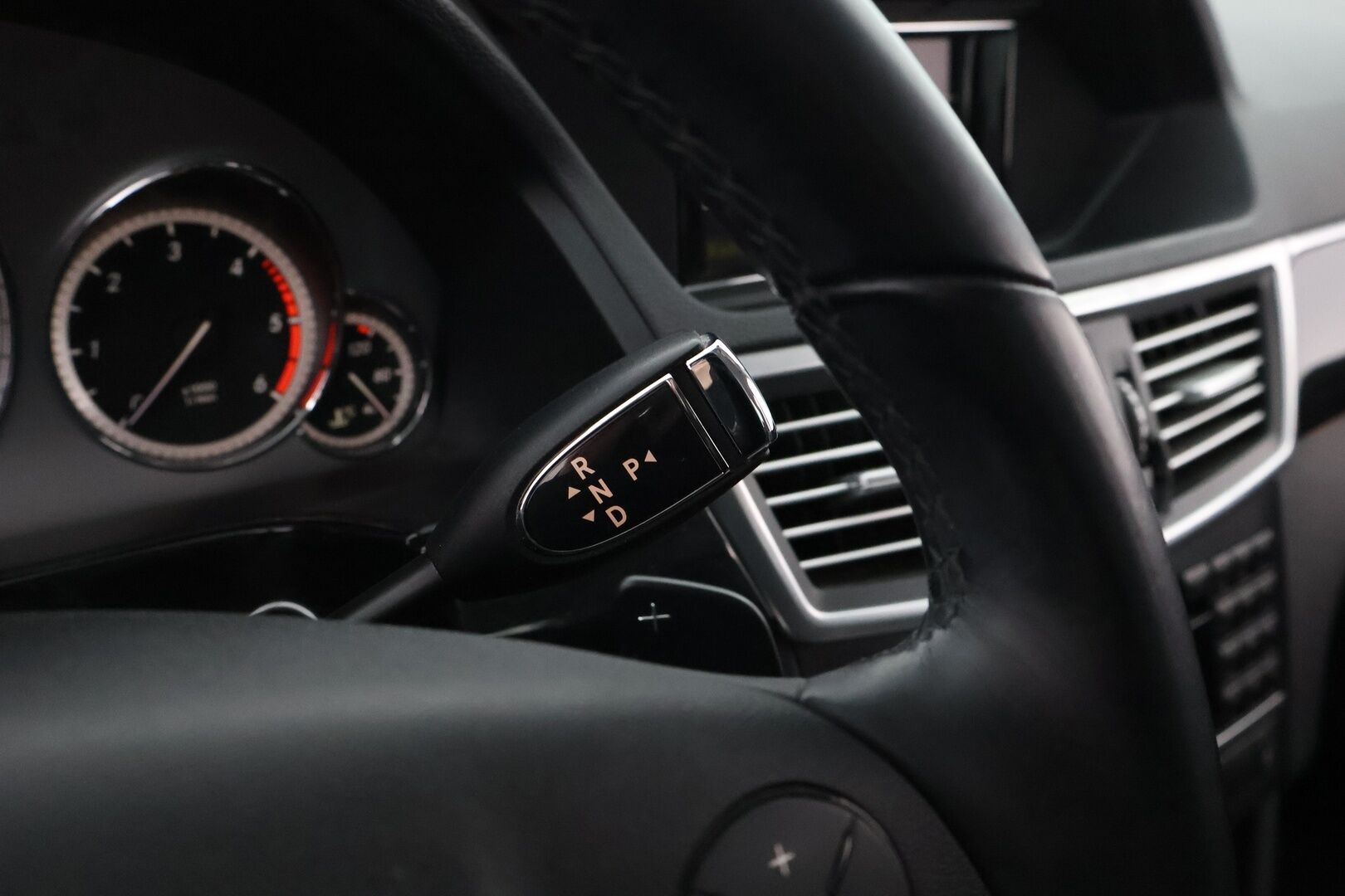 Mercedes-Benz E 2011 250 CDI BE A Premium Business - Webasto / Ortopedi puolinahat / Comad-navi / Lohkolämmitin / Vakkari / Tutkat / Suomiauto / Juuri saapunut Tampereelle!