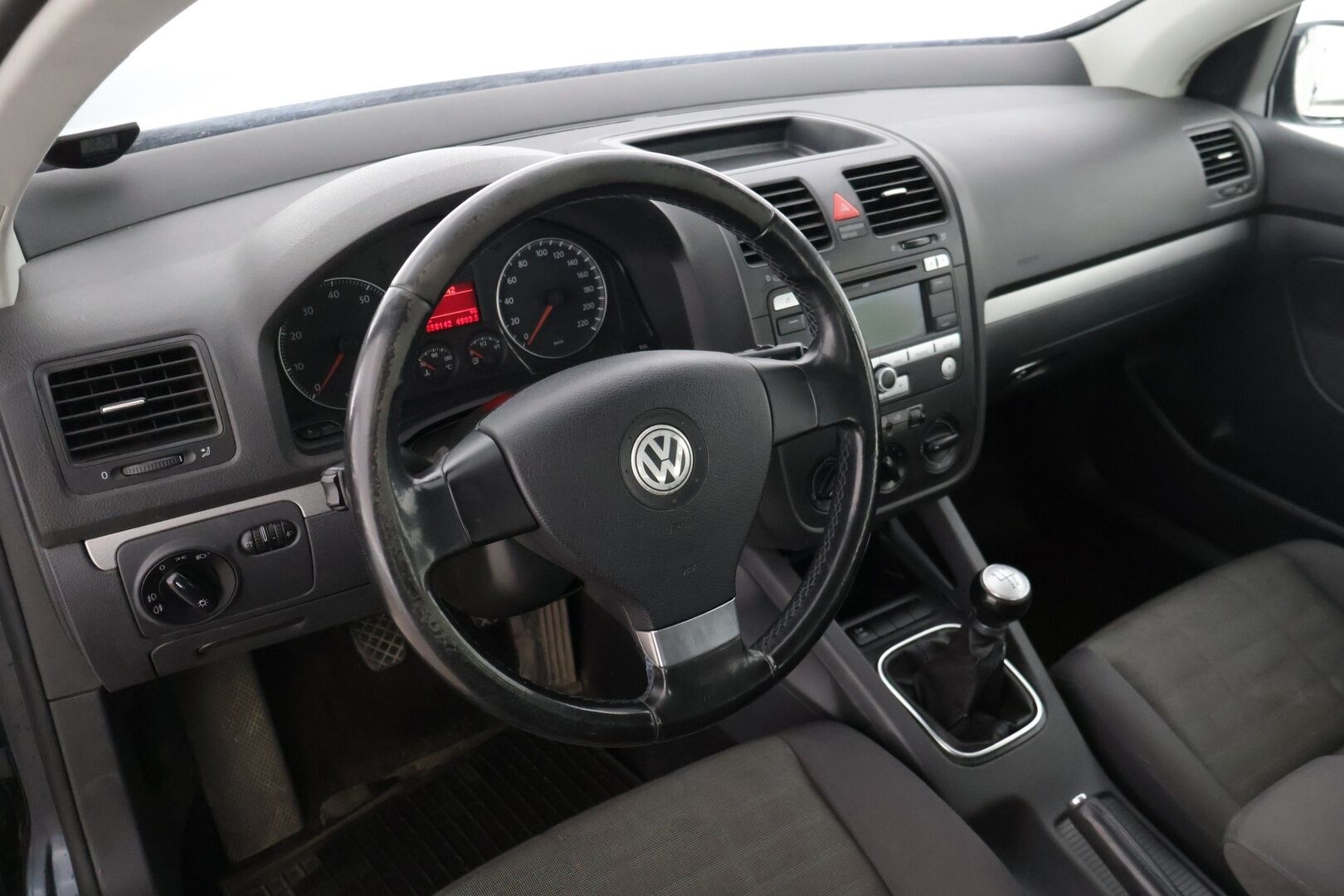 Volkswagen Golf 2007 Trendline 1,4 59 kW 4-ov * Myydään huutokaupat.com / 2x renkaat / Vakkari ** - * Puhtaalla leimalla oleva yksilö! / Kaksilla renkailla!*