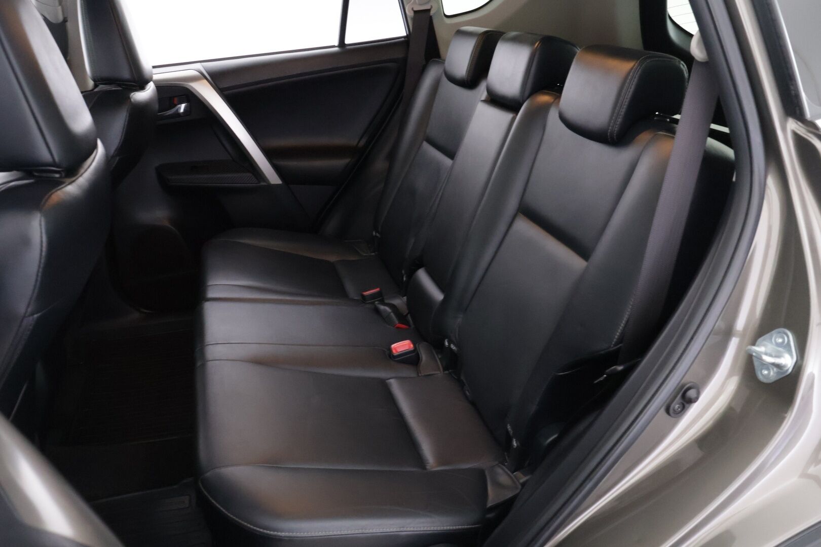 Toyota RAV4 2013 2,0 Valvematic AWD Premium Multidrive S - Nahkapenkit / Irr. Koukku / Sähköinen kuljettajanpenkki / Tosi siisti! 
