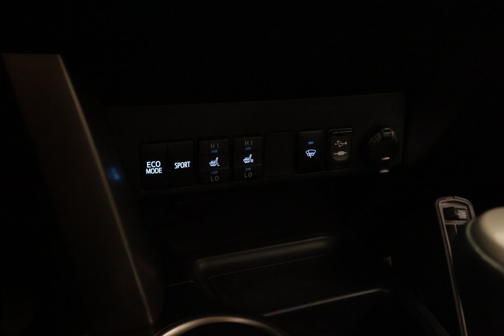 Toyota RAV4 2013 2,0 Valvematic AWD Premium Multidrive S - Nahkapenkit / Irr. Koukku / Sähköinen kuljettajanpenkki / Tosi siisti! 