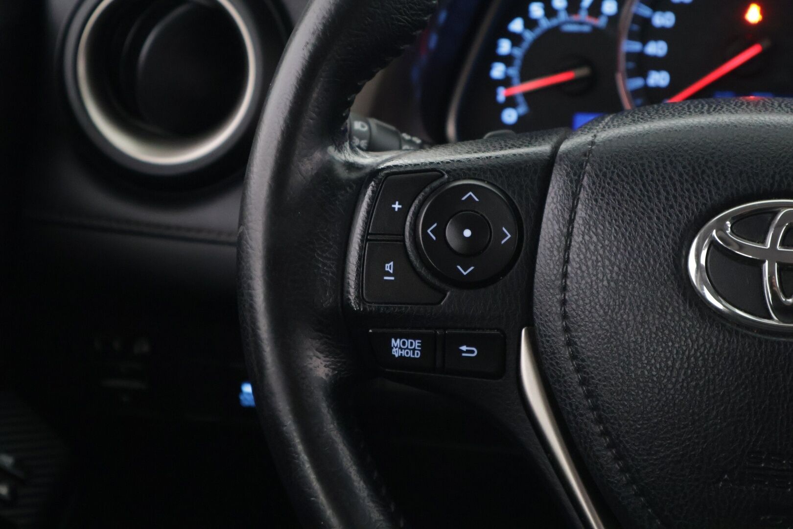 Toyota RAV4 2013 2,0 Valvematic AWD Premium Multidrive S - Nahkapenkit / Irr. Koukku / Sähköinen kuljettajanpenkki / Tosi siisti! 