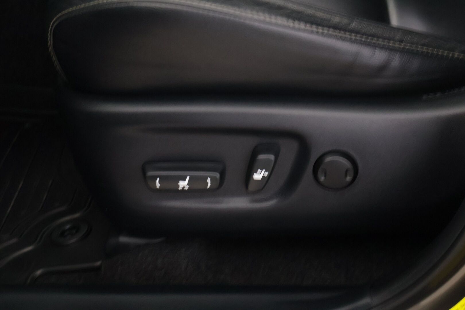 Toyota RAV4 2013 2,0 Valvematic AWD Premium Multidrive S - Nahkapenkit / Irr. Koukku / Sähköinen kuljettajanpenkki / Tosi siisti! 