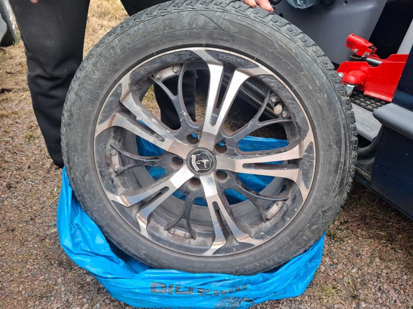 Saab 9-3 2003 * MYYDÄÄN HUUTOKAUPAT.COM *