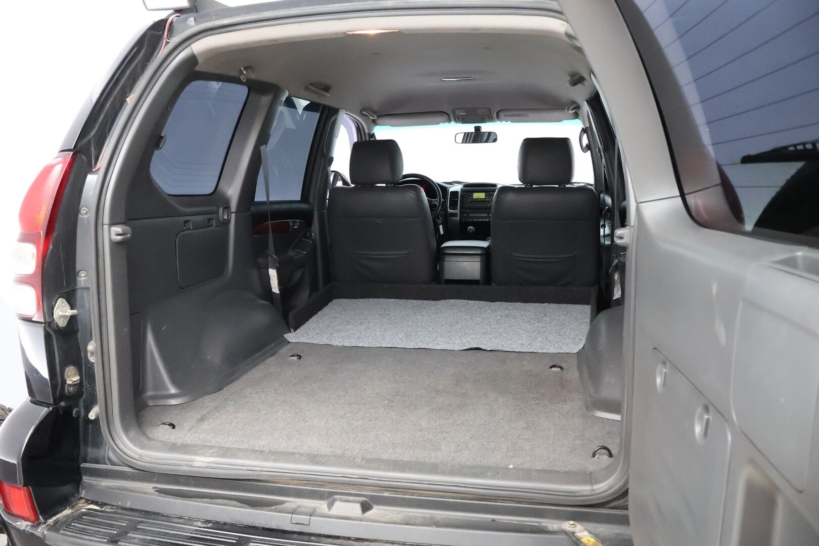 Toyota Land Cruiser 2004 3,0 D4D 2h pakettiauto man. - PowerHeat / Nahkasisusta / Karjarauta / Nappularenkaat / Vakkari / Koukku / Lohko & Sisäpistoke / Upea!