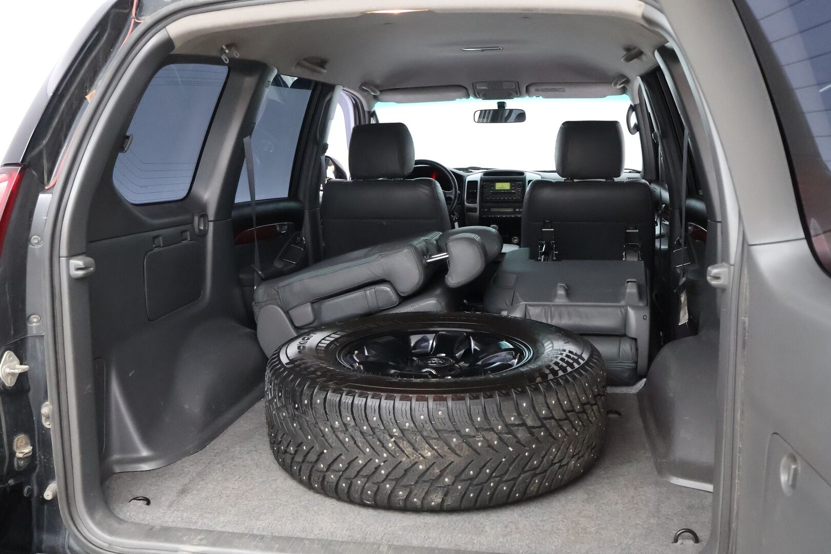 Toyota Land Cruiser 2004 3,0 D4D 2h pakettiauto man. - PowerHeat / Nahkasisusta / Karjarauta / Nappularenkaat / Vakkari / Koukku / Lohko & Sisäpistoke / Upea!