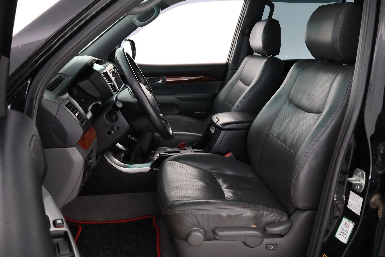 Toyota Land Cruiser 2004 3,0 D4D 2h pakettiauto man. - PowerHeat / Nahkasisusta / Karjarauta / Nappularenkaat / Vakkari / Koukku / Lohko & Sisäpistoke / Upea!