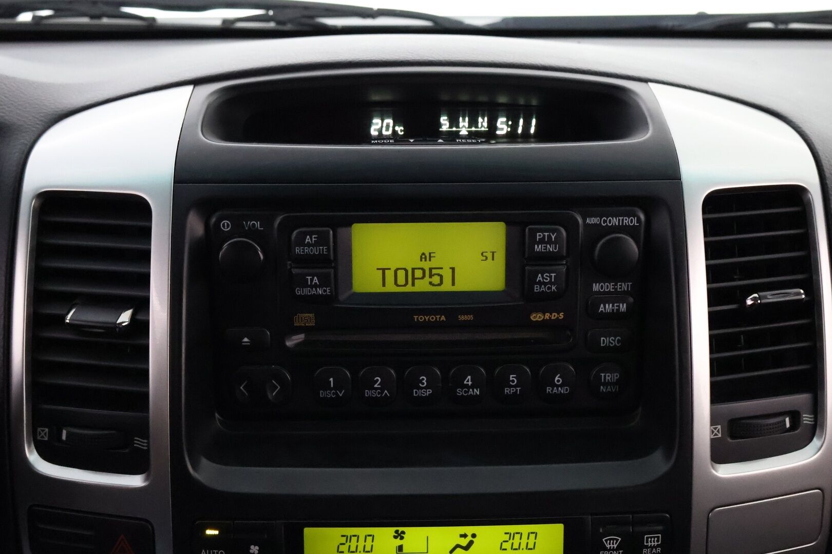 Toyota Land Cruiser 2004 3,0 D4D 2h pakettiauto man. - PowerHeat / Nahkasisusta / Karjarauta / Nappularenkaat / Vakkari / Koukku / Lohko & Sisäpistoke / Upea!