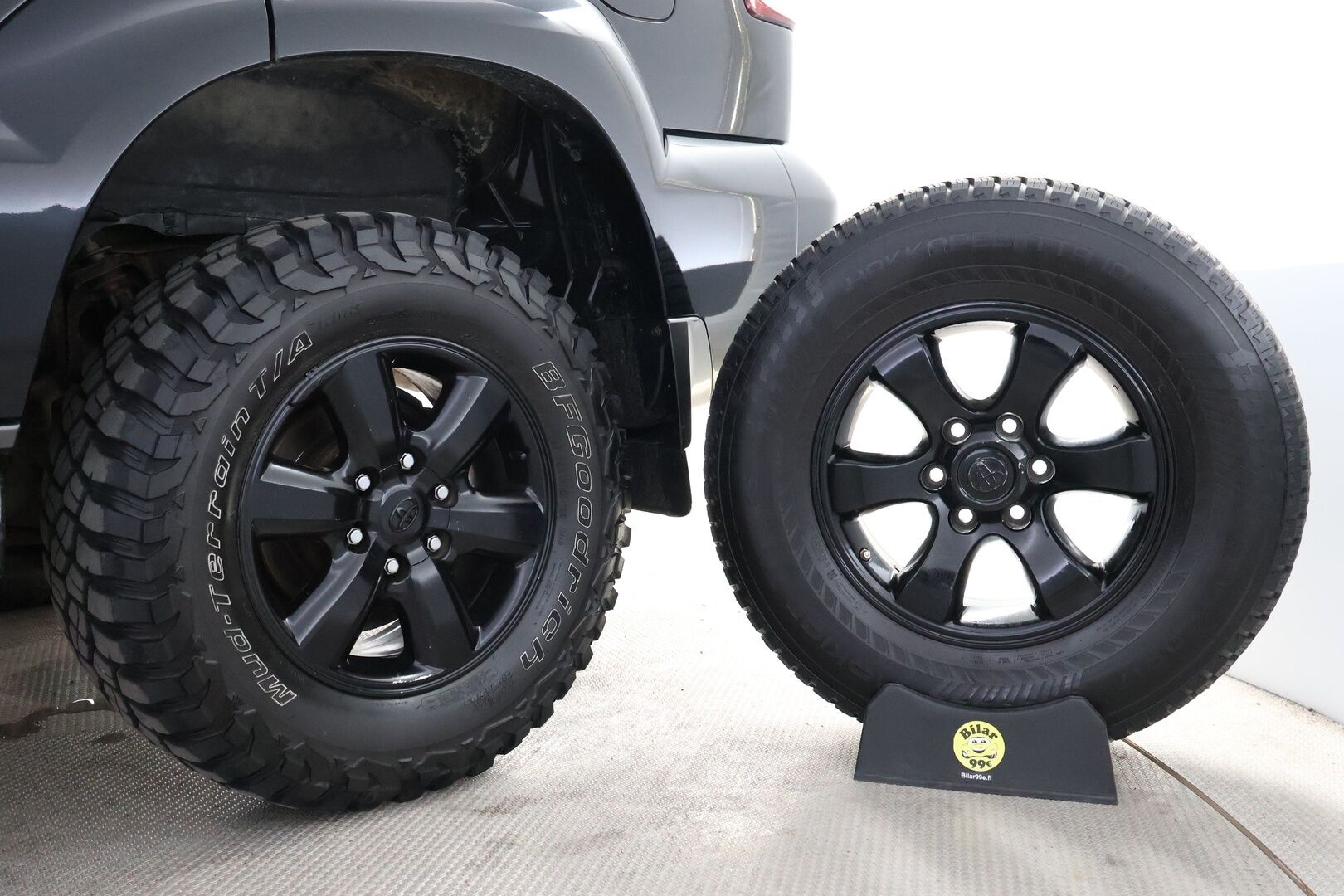 Toyota Land Cruiser 2004 3,0 D4D 2h pakettiauto man. - PowerHeat / Nahkasisusta / Karjarauta / Nappularenkaat / Vakkari / Koukku / Lohko & Sisäpistoke / Upea!