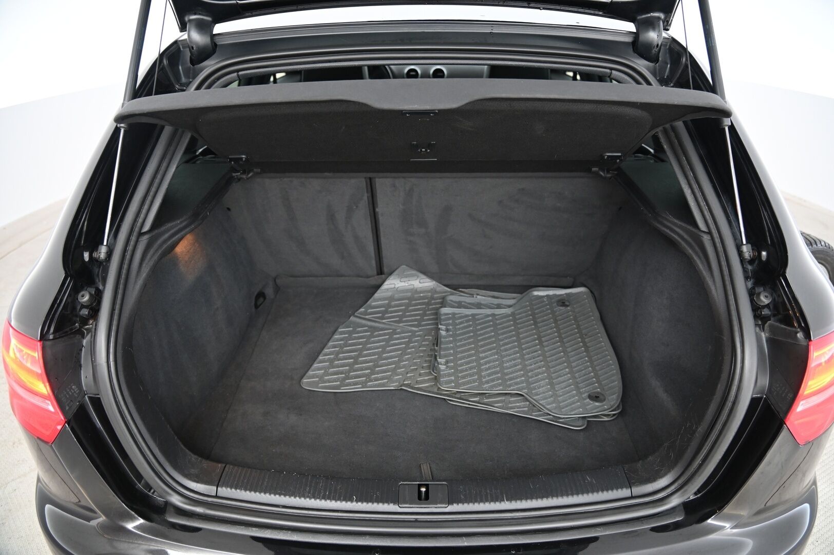 Audi S3 2012 Sportback 2,0 TFSI 195 kW quattro S tronic *Webasto kellolla / Suomi-auto / Jakopää juuri tehty*