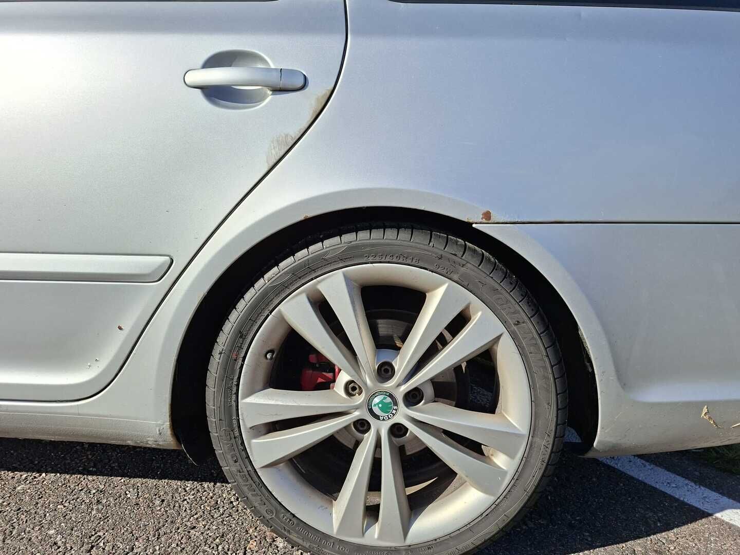 Skoda Octavia 2012 Combi 2,0 TDI 170 RS DSG Autom. - Myydään  Huutokaupat.com - Navi | Bluetooth | Nahkaverhoilu | Vakkari | 2x Aluvanteet hyvillä renkailla