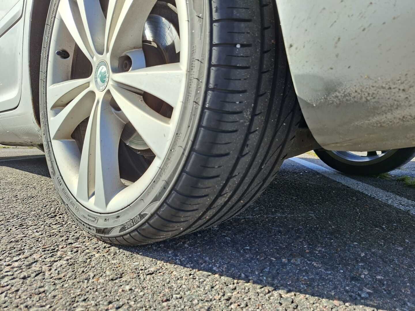 Skoda Octavia 2012 Combi 2,0 TDI 170 RS DSG Autom. - Myydään  Huutokaupat.com - Navi | Bluetooth | Nahkaverhoilu | Vakkari | 2x Aluvanteet hyvillä renkailla